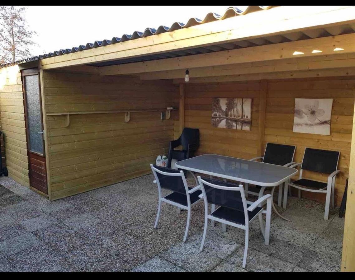 Cozy Chalet In Opmeer Near Amsterdam And Beach ภายนอก รูปภาพ
