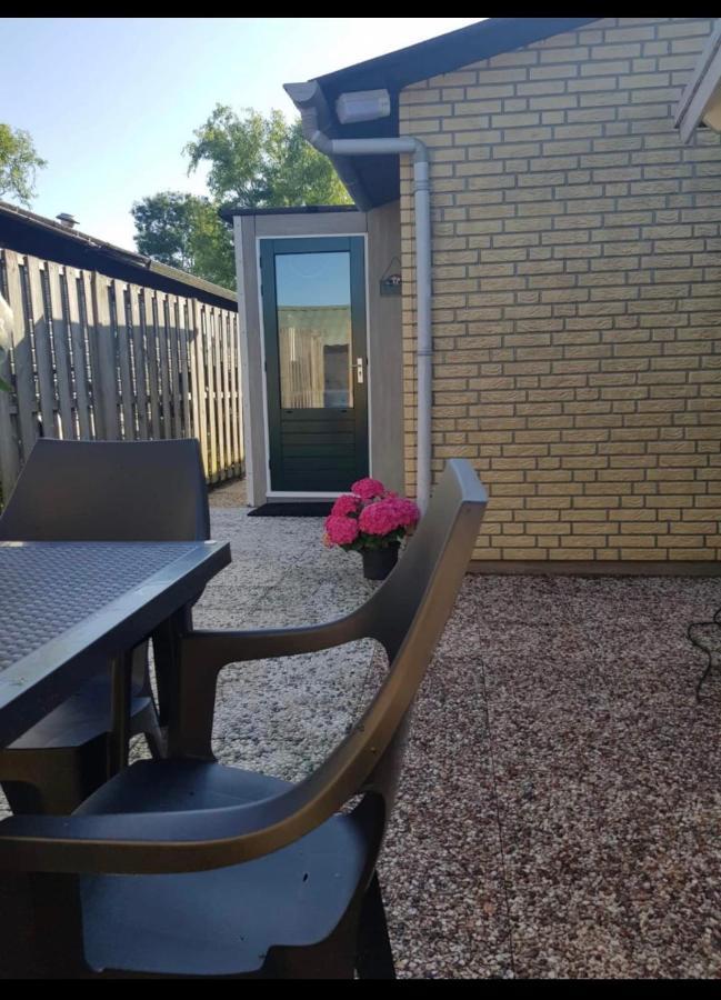Cozy Chalet In Opmeer Near Amsterdam And Beach ภายนอก รูปภาพ